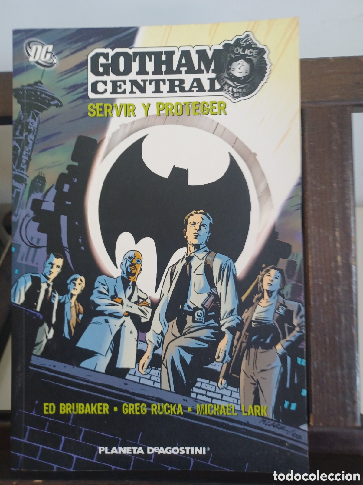 C&oacute;mics: Gotham central. Servir y proteger/ DC Planeta DeAgostini/ NUEVO A ESTRENAR