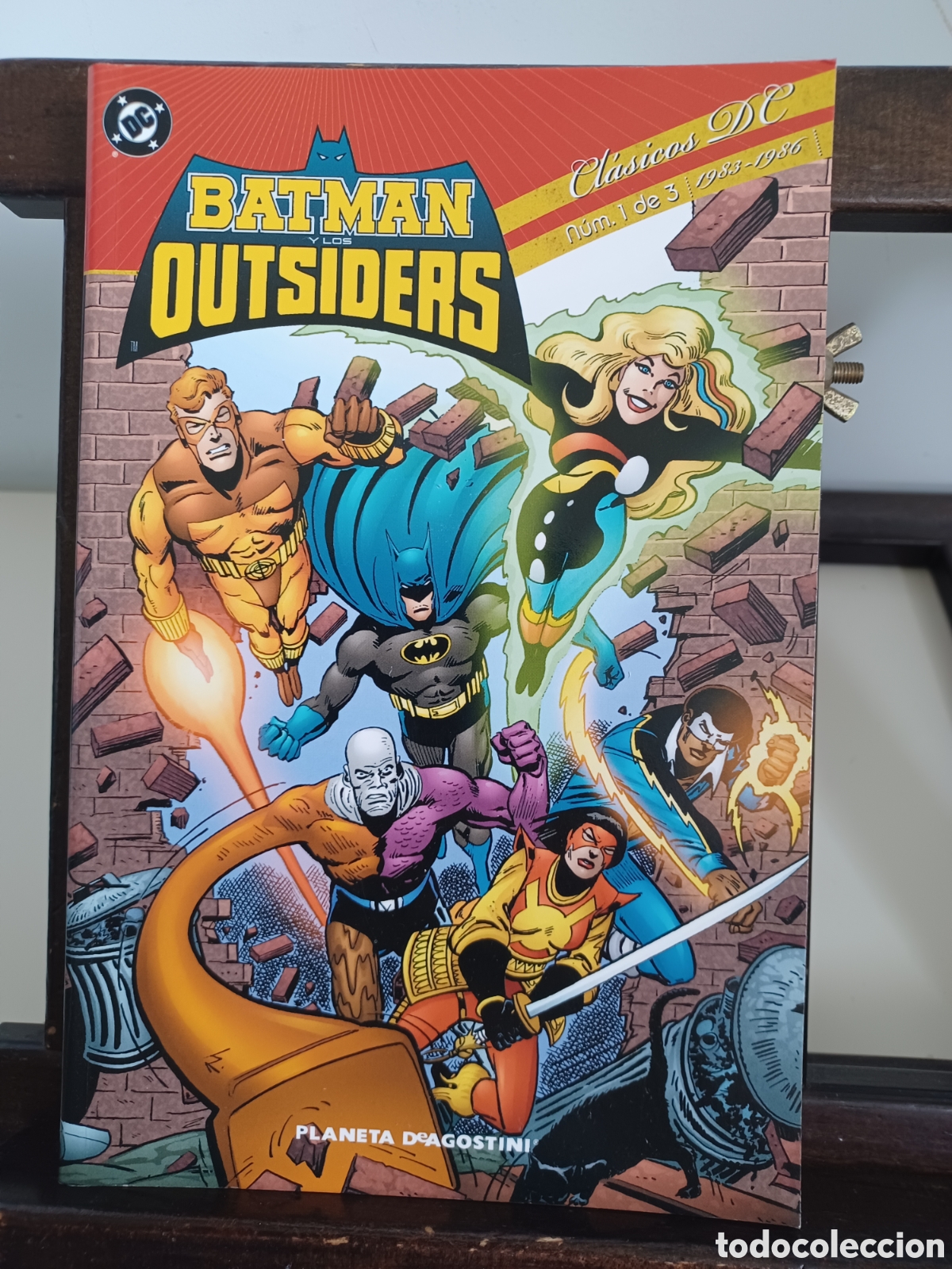 C&oacute;mics: Batman y los Outsiders 1 de 3/ Cl&aacute;sicos DC/ Planeta DeAgostini