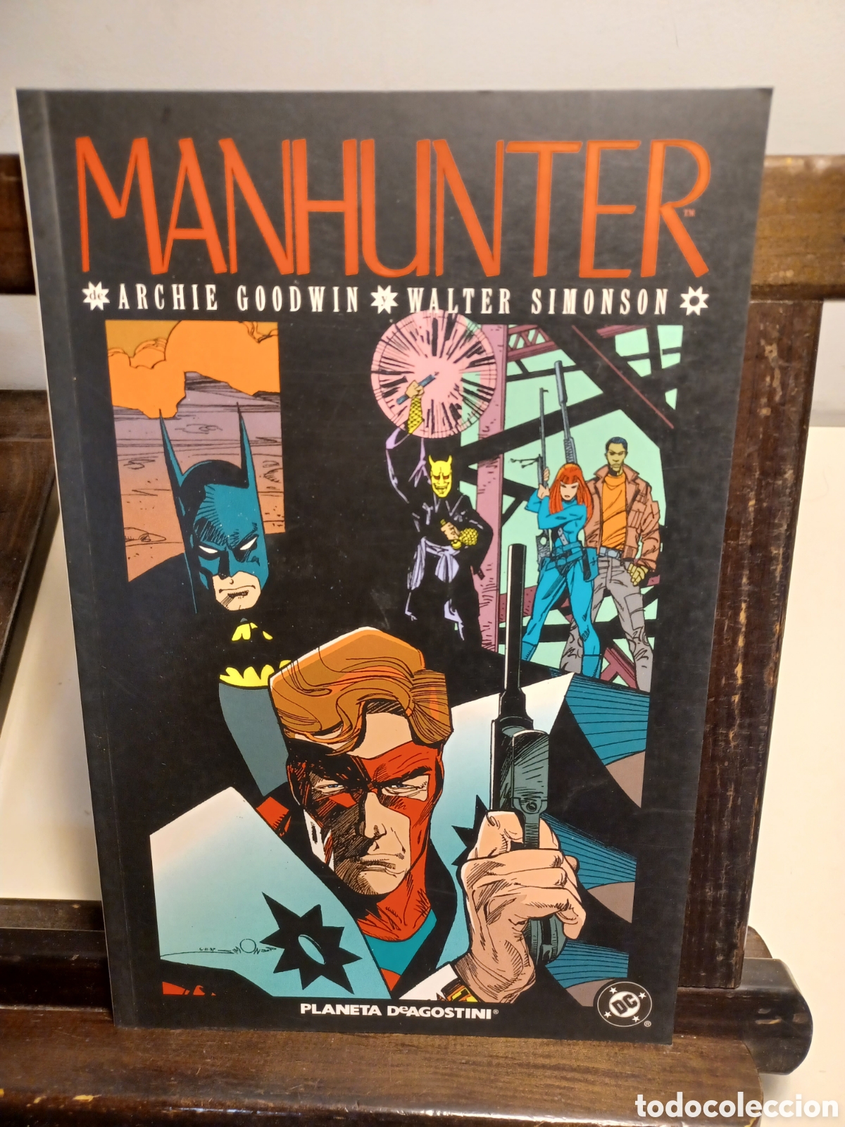 C&oacute;mics: Manhunter/ Archie Goodwin & Walter Simonson/ DC Planeta DeAgostini/ A ESTRENAR