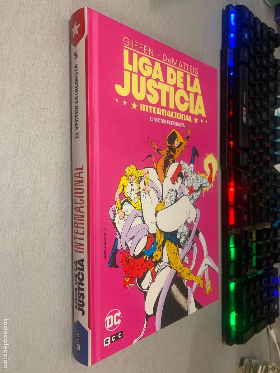 C&oacute;mics: LIGA DE LA JUSTICIA INTERNACIONAL N&ordm; 5: EL VECTOR EXTREMISTA / GIFFEN - DEMATTEIS / DC - ECC