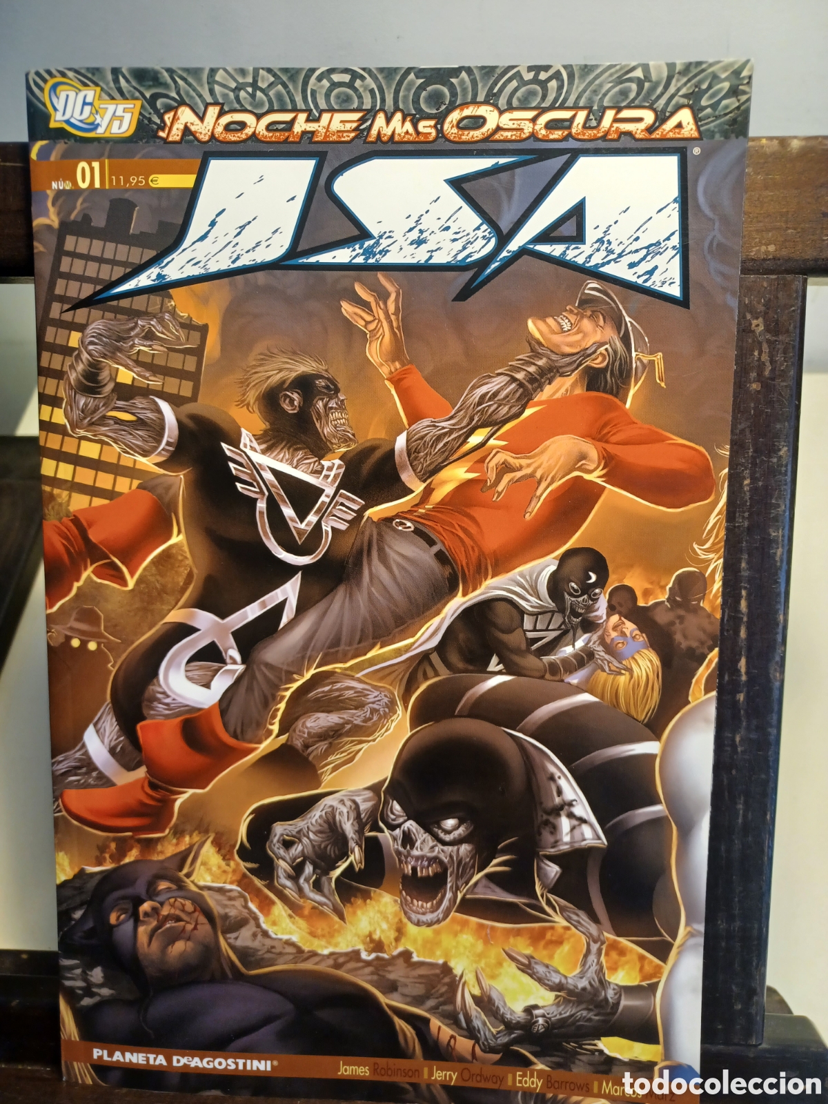 C&oacute;mics: JSA La noche m&aacute;s oscura 1/ DC Planeta DeAgostini/ NUEVO A ESTRENAR
