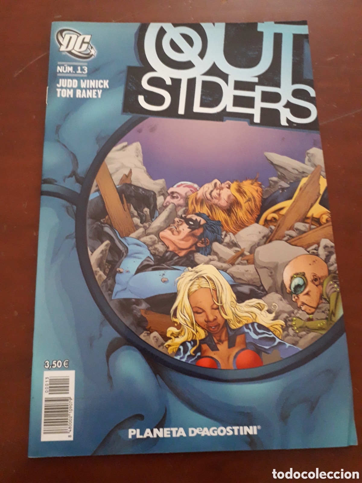 C&oacute;mics: OUTSIDERS N&Uacute;MERO 13. ED PLANETA - Foto 1