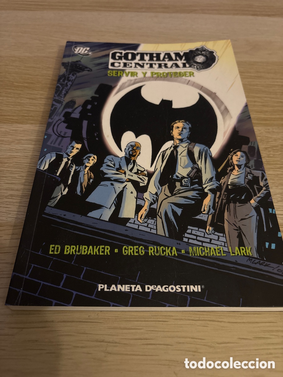 C&oacute;mics: Gotham central. Servir y proteger. Brubaker