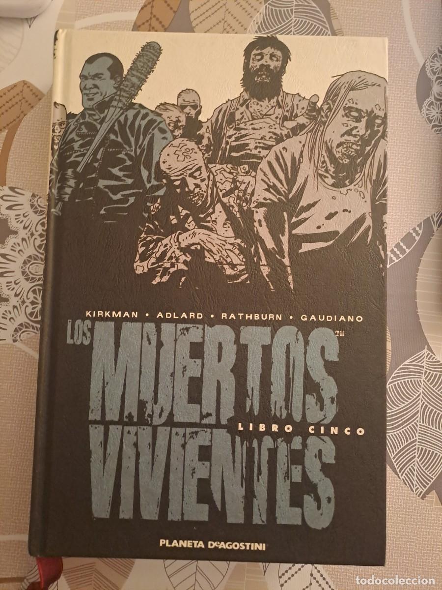C&oacute;mics: Los muertos vivientes libro cinco, Planeta en muy buen estado