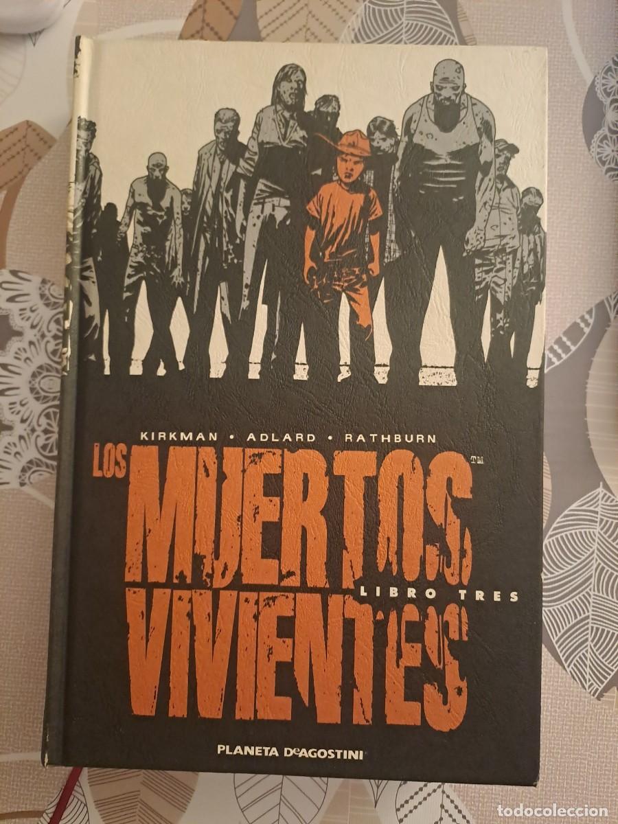 C&oacute;mics: Los muertos vivientes libro tres, Planeta en muy buen estado