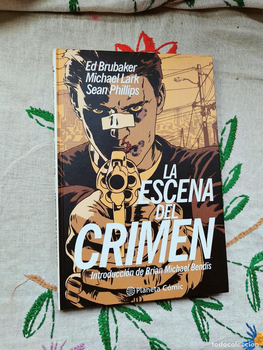 C&oacute;mics: La Escena del Crimen. Brubaker con introducci&oacute;n Bendis. Planeta. Est&aacute; como nuevo.
