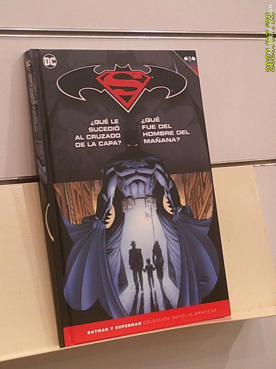 C&oacute;mics: NOVELAS GRAFICAS BATMAN Y SUPERMAN VOL. 19 TOMO TAPA DURA DC - ECC SALVAT OFERTA