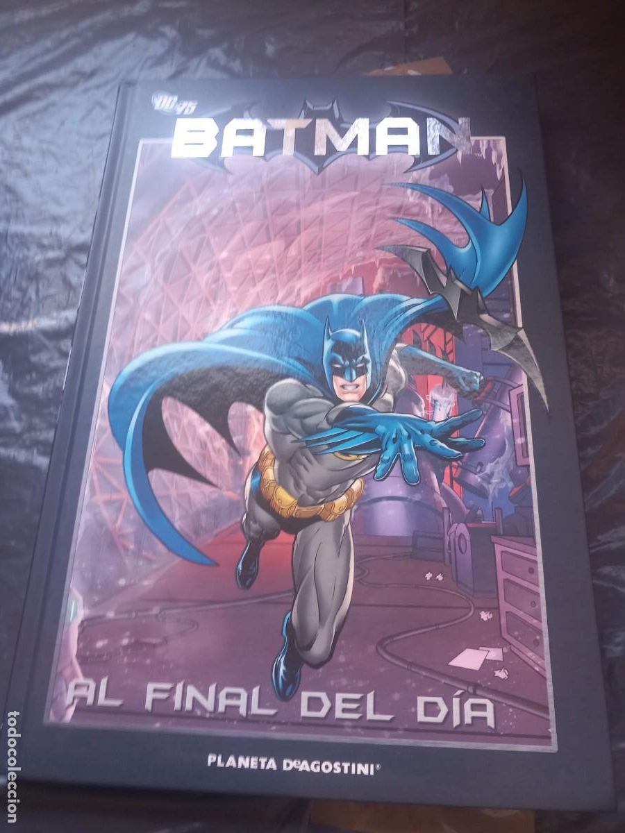 C&oacute;mics: BATMAN LA COLECCION N &deg; 38 AL FINAL DEL DIA DC 75 PLANETA - Foto 1