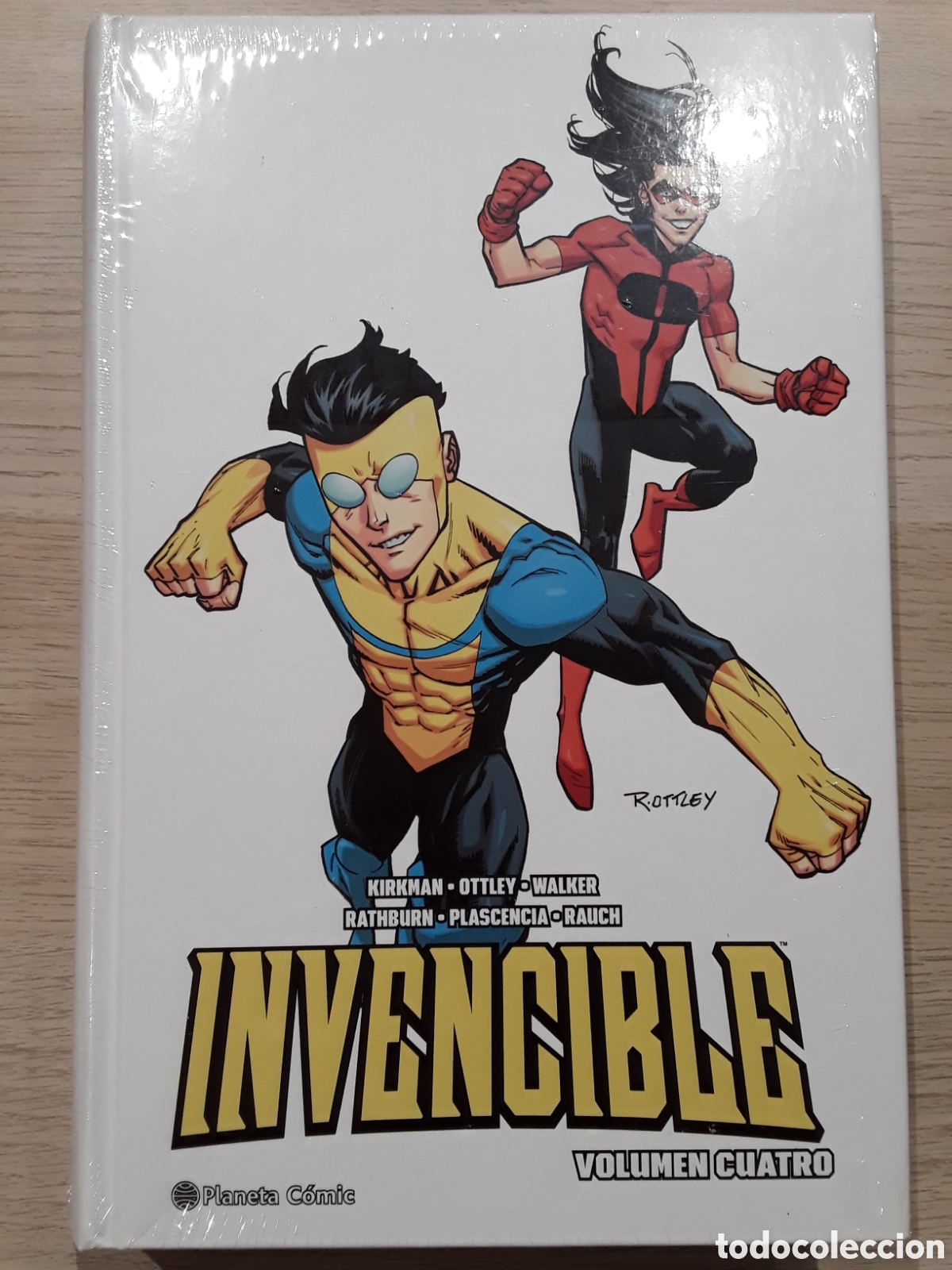 C&oacute;mics: Invencible 4 - Kirkman, Walker, Ottley, Crabtree - Planeta c&oacute;mics