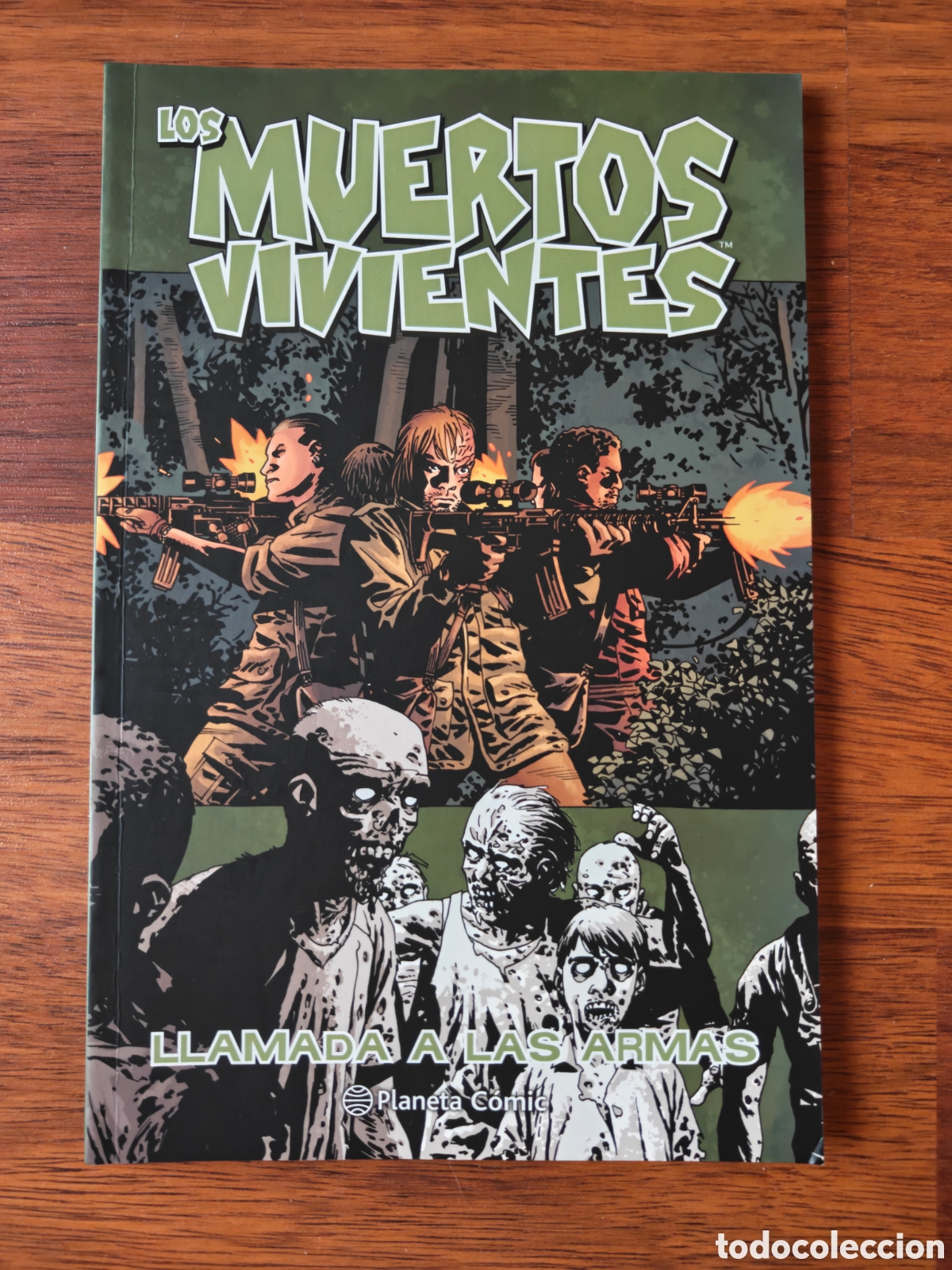 C&oacute;mics: Llamada a las armas. Tomo 26. Los Muertos Vivientes. The Walking Dead.&nbsp;Robert Kirkman.