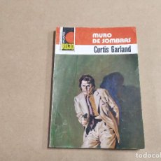 Cómics: NOVELA COLECCIÓN PUNTO ROJO Nº 830 - MURO DE SOMBRAS - CURTIS GARLAND - BRUGUERA. Lote 245234575