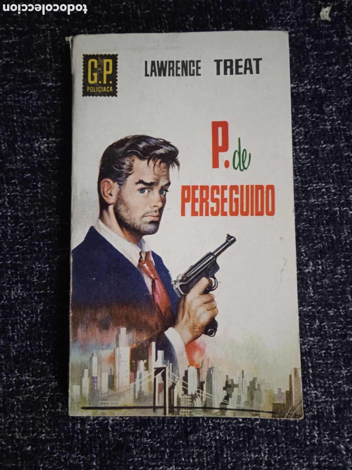 C&oacute;mics: P, DE PERSEGUIDO / LAWRENCE TREAT - Foto 1