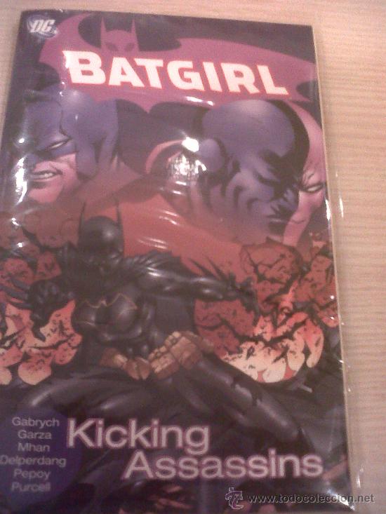 C&oacute;mics: BATGIRL: KICKING ASSASINS (DC) - Foto 1