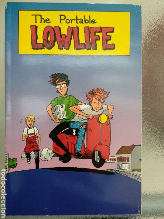C&oacute;mics: The portable lowlife.