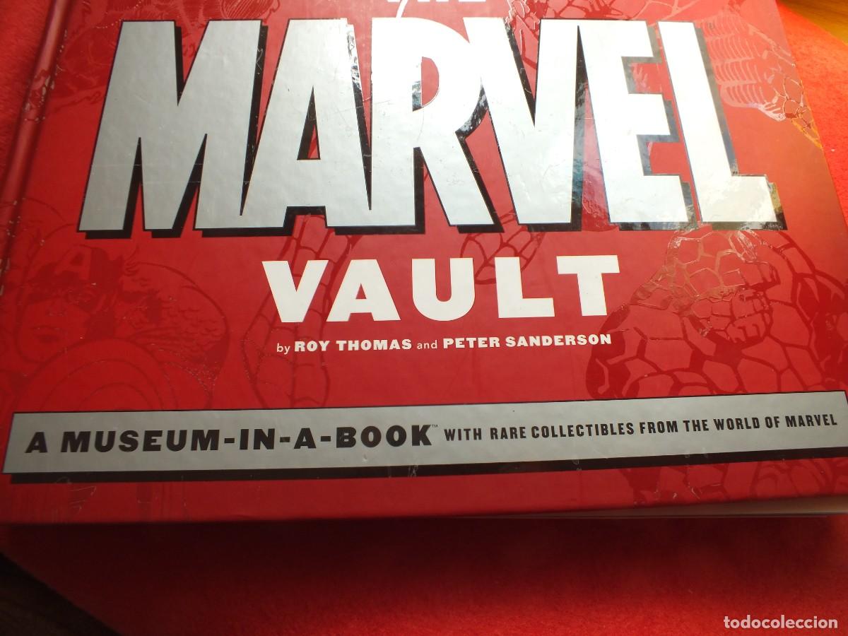 C&oacute;mics: MARVEL VAULT COMICS Libro lleno de facsimiles de tarjetas dibujos Roy Thomas y Peter Sanderson - Foto 2