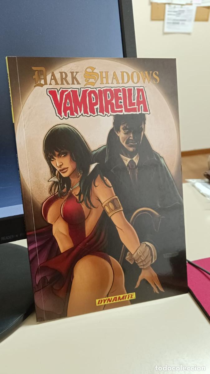 C&oacute;mics: DARK SHADOWS - VAMPIRELLA - DYNAMITE - 2013 - TAPA BLANDA - 112 PG - Foto 1