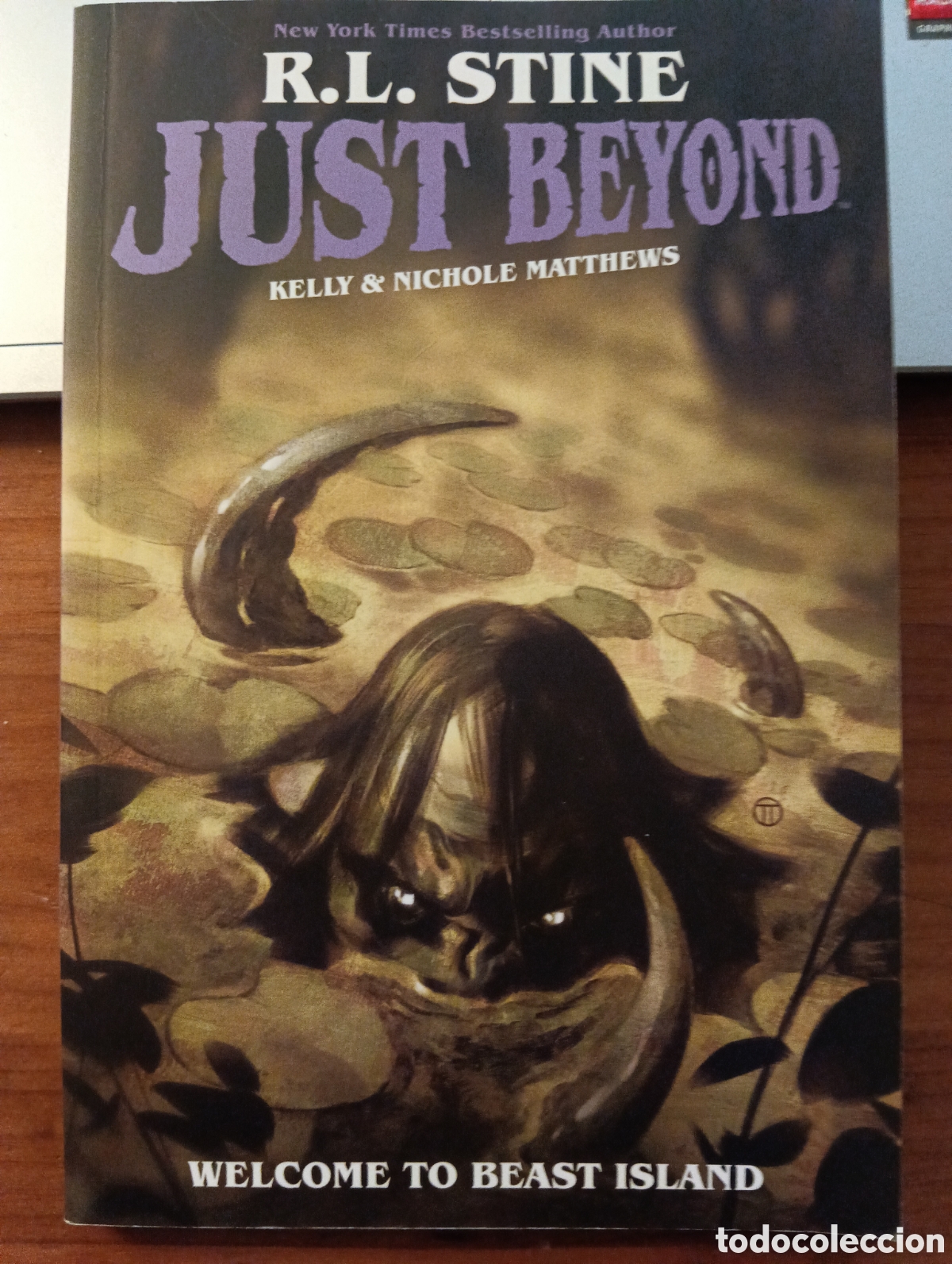 C&oacute;mics: JUST BEYOND WELCOME TO BEAST ISLAND TPB (R.L. Stine / Kelly Matthews) Kaboom, 2020. EN INGL&Eacute;S