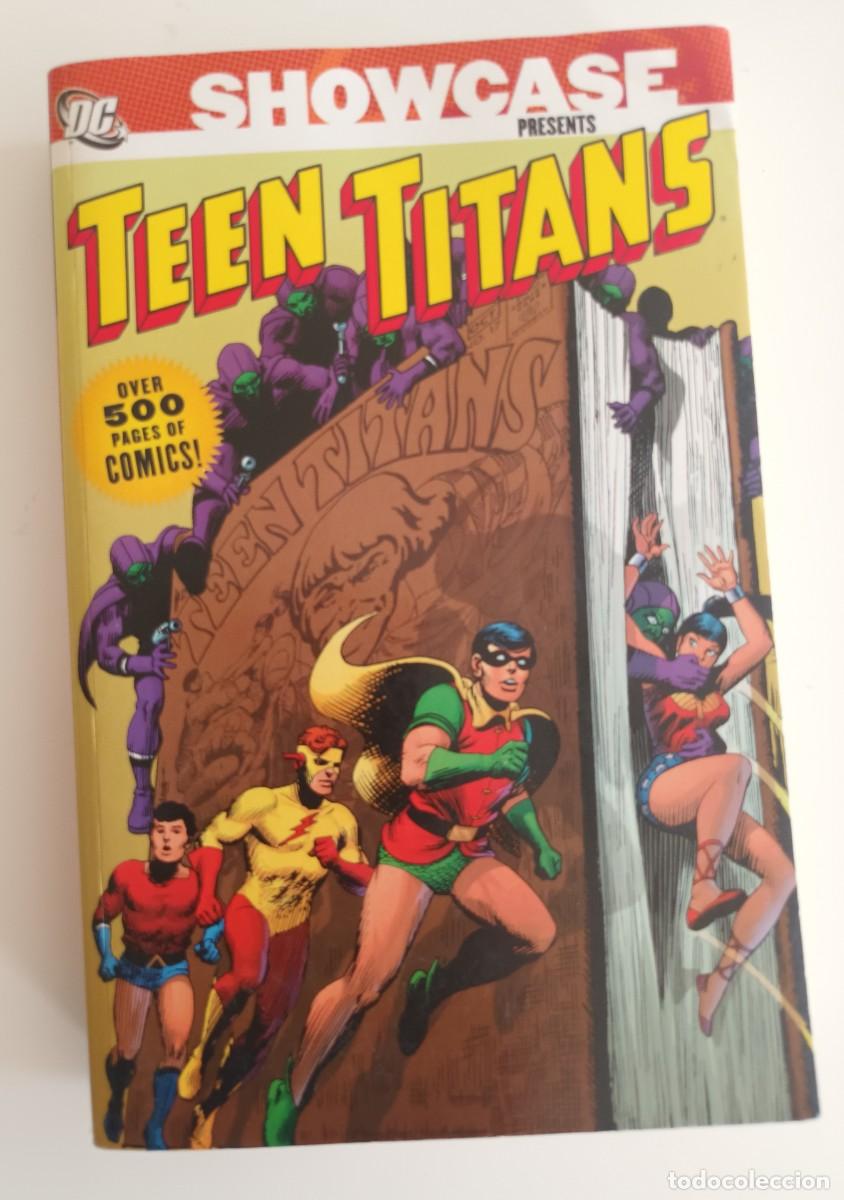 C&oacute;mics: Teen Titans, Showcase presents. Tomo blanco y negro. En ingl&eacute;s.