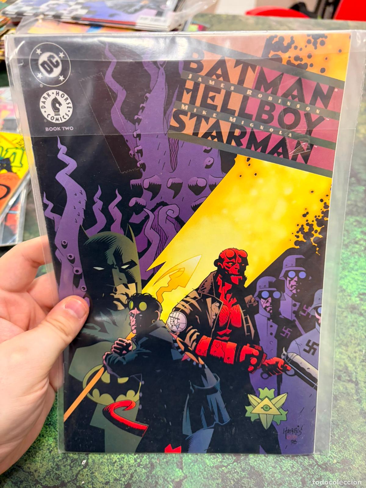 C&oacute;mics: BATMAN / HELLBOY / STARMAN No. 2 (February 1999) Art by MIKE MIGNOLA