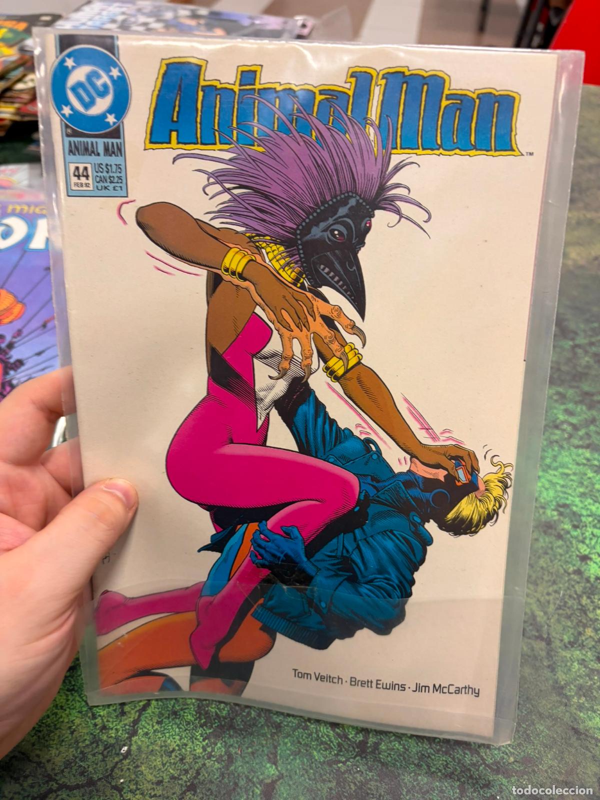 C&oacute;mics: Animal Man #44 (Vol 1) : NM- : &rdquo;Who IS That Masked Woman?&rdquo;