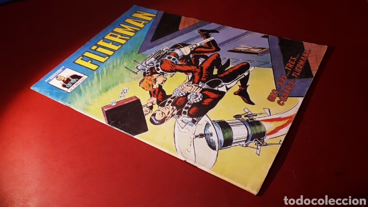 C&oacute;mics: MUNDI COMICS FLIERMAN 3 VERTICE - Foto 1
