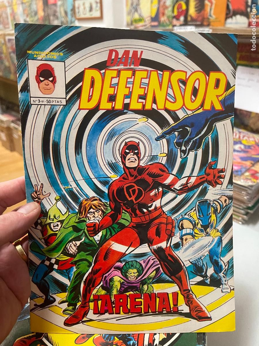 C&oacute;mics: DAN DEFENSOR VERTICE MUNDICOMICS NUMERO 3 MUY BUEN ESTADO - Foto 1