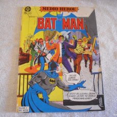 Cómics: BAT MAN N. 1 . MEDIO HEROE , DC.. Lote 399905014