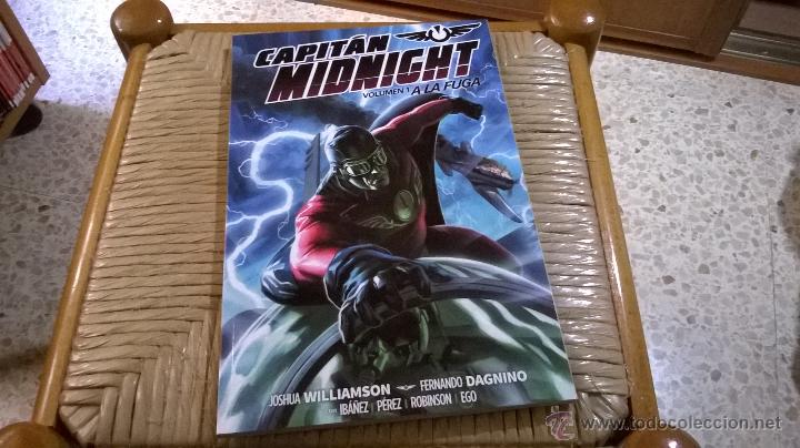 C&oacute;mics: Capit&aacute;n Midnight, Volumen 1: A la Fuga - Foto 1