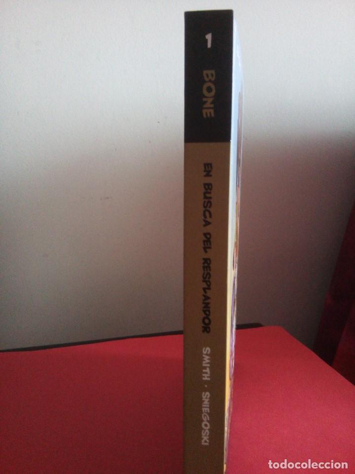 C&oacute;mics: Bone - En busca del resplandor - Libro uno - Jeff Smith - - Foto 3