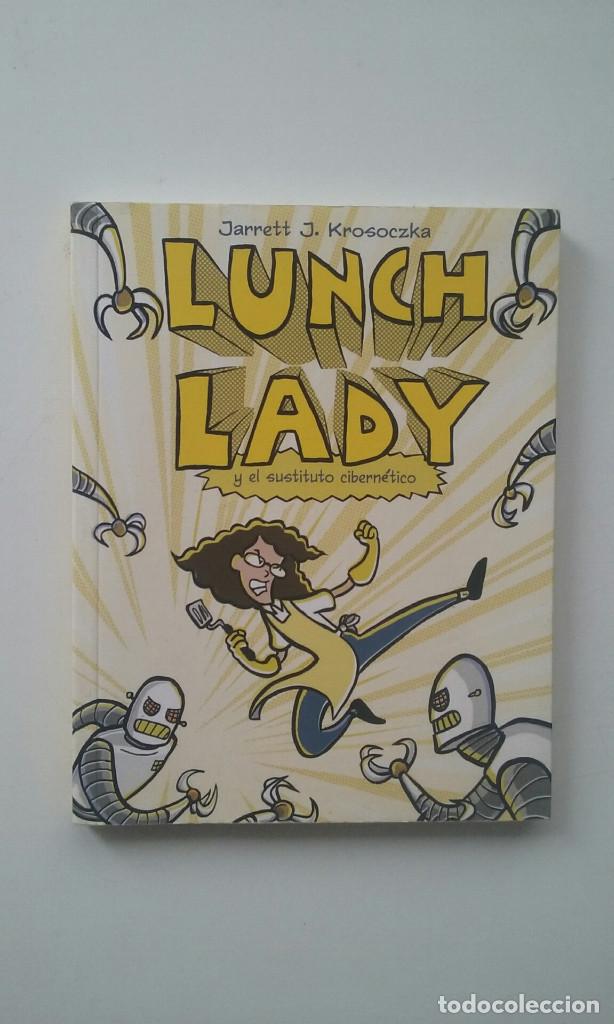 C&oacute;mics: LUNCH LADY Y EL SUSTITUTO CIBERN&Eacute;TICO - JARRETT J. KROSOCZKA - Foto 1