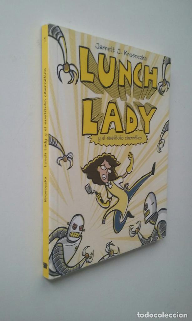 C&oacute;mics: LUNCH LADY Y EL SUSTITUTO CIBERN&Eacute;TICO - JARRETT J. KROSOCZKA - Foto 2