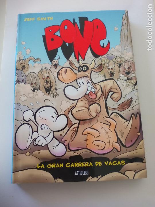 C&oacute;mics: BONE, n&ordm; 2 LA GRAN CARRERA DE VACAS. JEFF SMITH. 2010 ASTIBERRI EDICIONES. - Foto 1