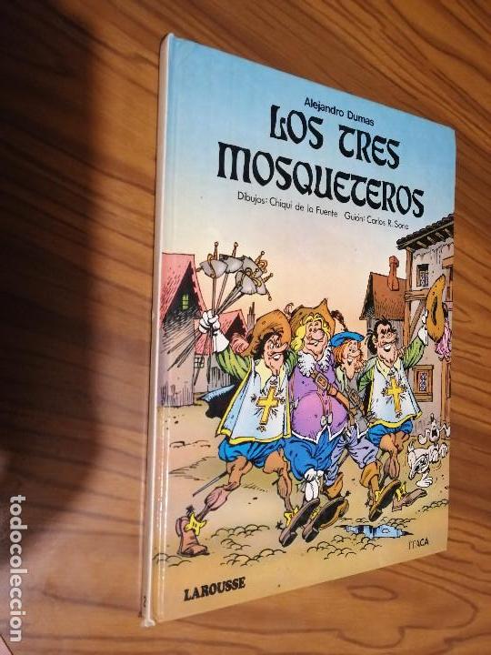 C&oacute;mics: LOS TRES MOSQUETEROS. ALEJANDRO DUMAS. CHIQUI DE LA FUENTE. LAROUSE. TAPA DURA. BUEN ESTADO