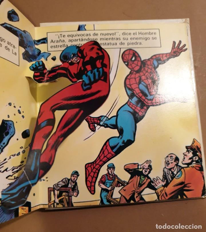 C&oacute;mics: EL HOMBRE ARA&Ntilde;A - El Ataque de la Tarantula - Libro Diorama &ndash; 1982 - TRIDIMENSIONAL - Foto 3