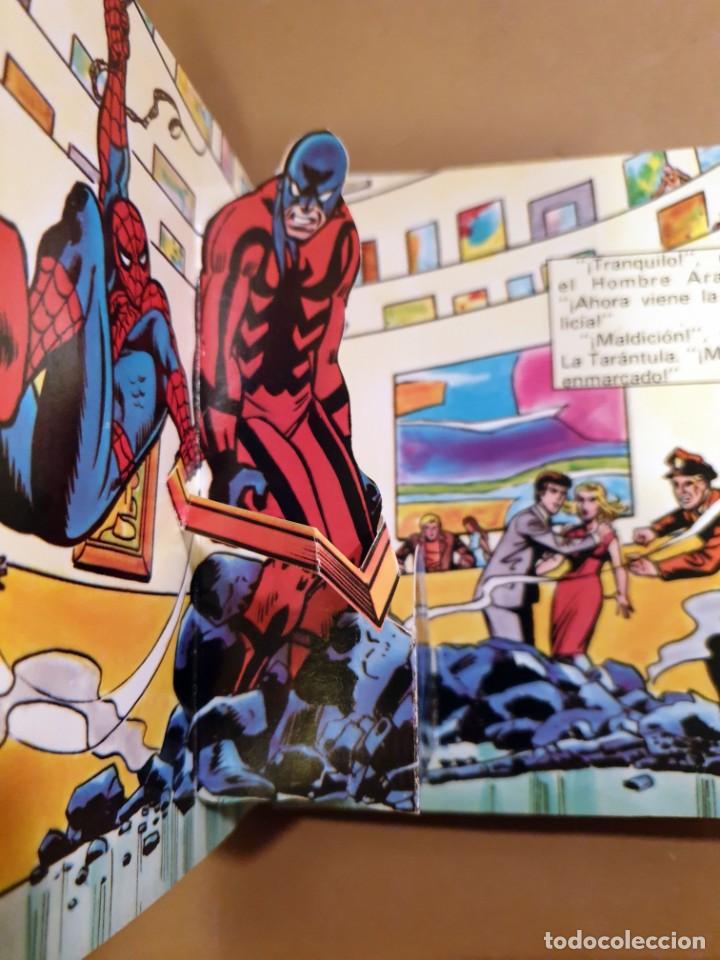 C&oacute;mics: EL HOMBRE ARA&Ntilde;A - El Ataque de la Tarantula - Libro Diorama &ndash; 1982 - TRIDIMENSIONAL - Foto 4