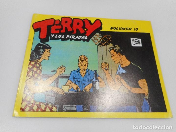 C&oacute;mics: MILTON CANIFF    Terry y los piratas Vol.10     Y99997W - Foto 1