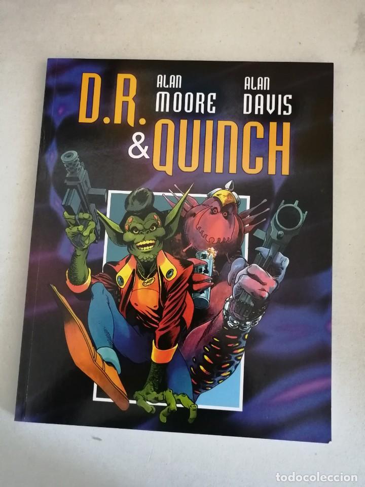 C&oacute;mics: D.R. & QUINCH