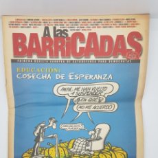 Cómics: A LAS BARRICADAS COMIC AÑOS 80 . NÚMERO 1 Y NÚMERO 4