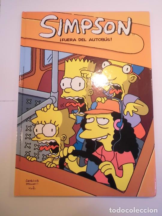 C&oacute;mics: LOS SIMPSON - &iexcl; FUERA DEL AUTOBUS ! + LA GENTE DE BART - CARTON&Eacute; - MBE - Foto 1
