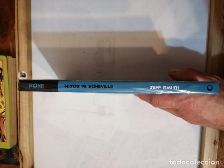 C&oacute;mics: TOMO DE BONE LEJOS DE BONEVILLE (JEFF SMITH).NUEVO A ESTRENAR CON SU PL&Aacute;STICO. - Foto 3