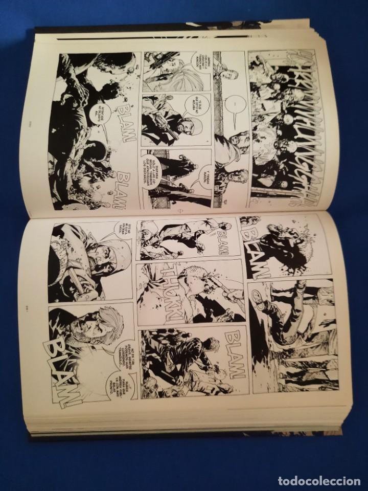 C&oacute;mics: E1B1 LOS MUERTOS VIVIENTES CIRCULO DE LECTORES - Foto 3