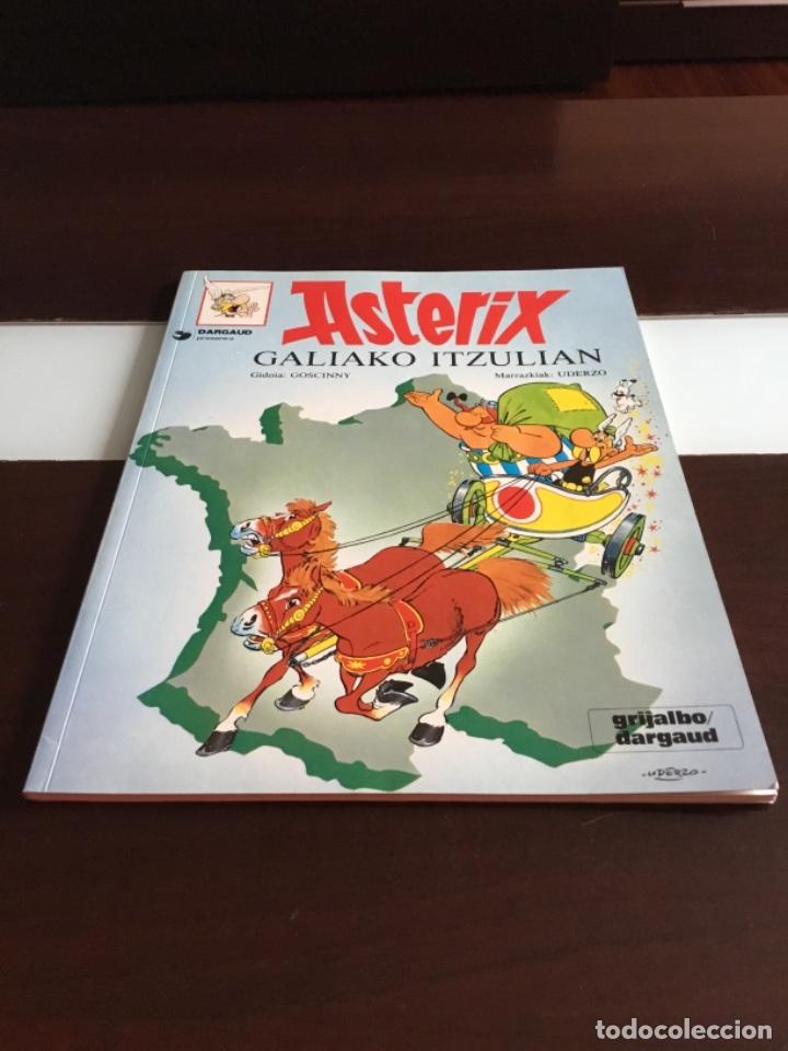 C&oacute;mics: ASTERIX galiako itzulian tapa blanda ASTERIX EN EUSKERA - Foto 1