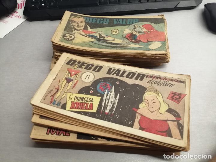 C&oacute;mics: DIEGO VALOR / LOTE CON 78 N&Uacute;MEROS / EDICOLOR ORIGINAL - Foto 1