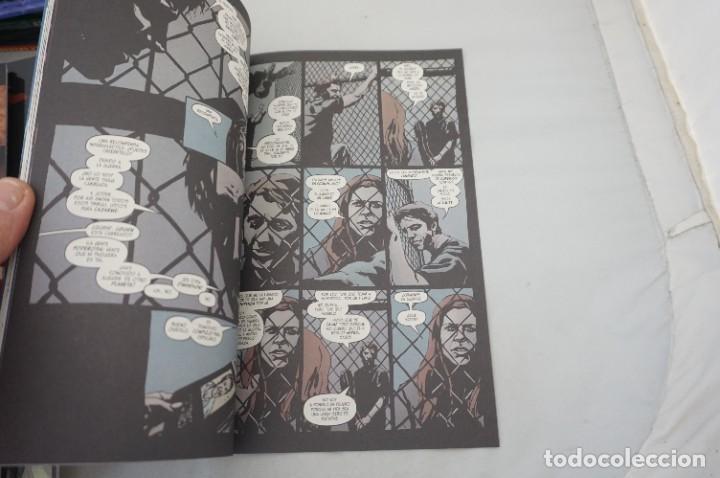 C&oacute;mics: 18C/ MAX - ALIAS - 4 - BENDIS, GAYDOS - Foto 3