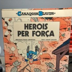 Cómics: HEROIS PER FORÇA ( COMIC EN CATALA DE LA COLECCIÓ CASAQUES BLAVES ). Lote 350267264