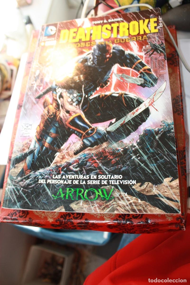 C&oacute;mics: DEATHSTROKE: DIOSES DE LA GUERRA - Foto 1
