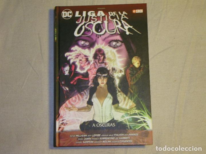 C&oacute;mics: LIGA DE LA JUSTICIA OSCURA - A OSCURAS - INTEGRAL - ECC - Foto 1