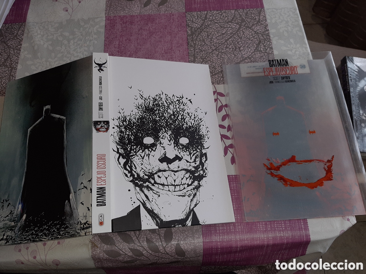 C&oacute;mics: Batman Espejo Oscuro, Edici&oacute;n de lujo, con funda transparente serigrafiada - Foto 2