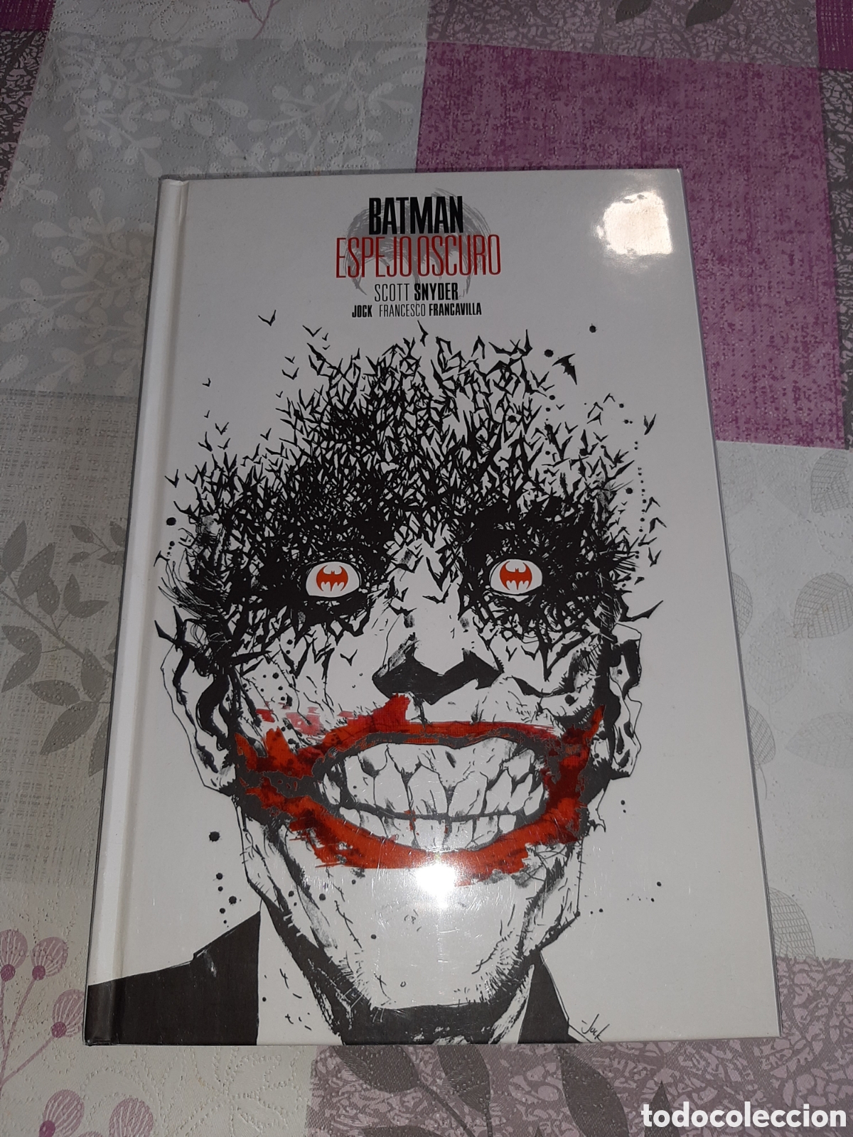 C&oacute;mics: Batman Espejo Oscuro, Edici&oacute;n de lujo, con funda transparente serigrafiada - Foto 1