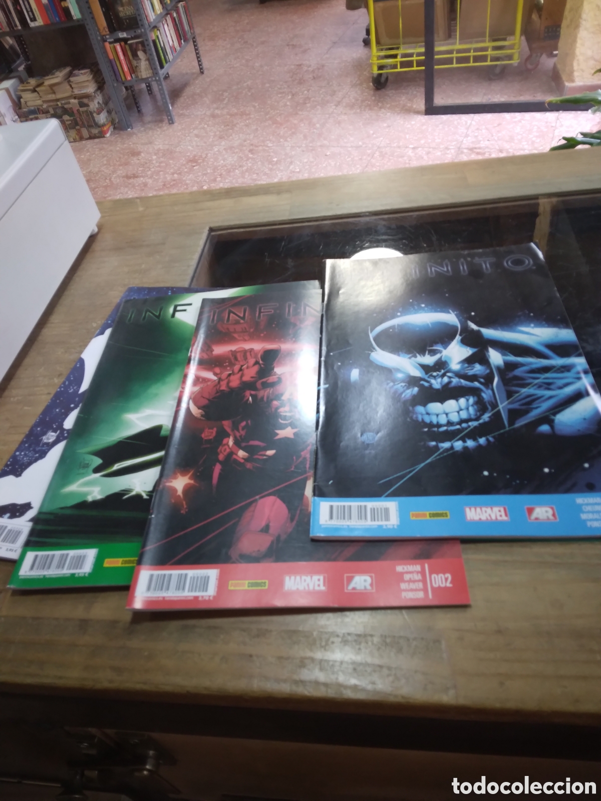 C&oacute;mics: Infinito, Marvel, Panini Comics 001 al 004, Grapa 4A - Foto 1